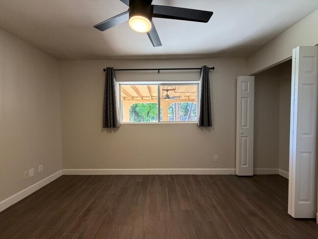 Building Photo - 5337 E Thunderbird Rd