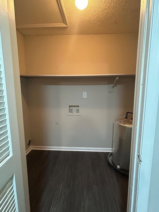 Building Photo - Modern Comfort & Convenience at Westfield Gardens Lexington  - 353F