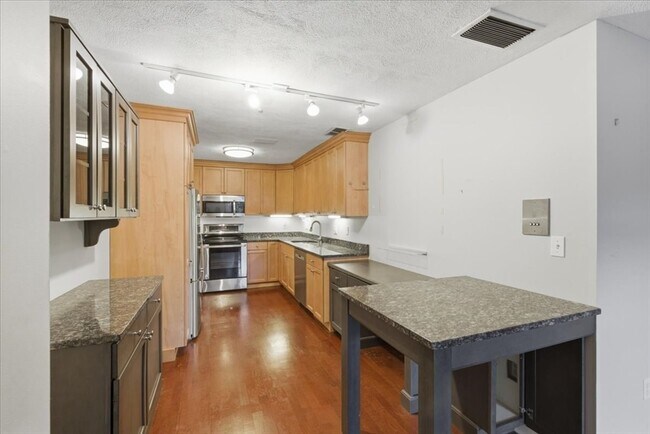 Building Photo - 360 Neponset St
