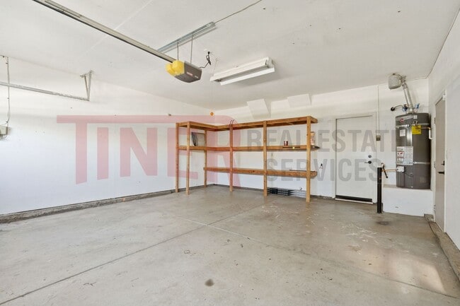 Building Photo - 2075 Larkflower Way