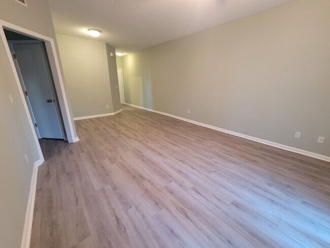 Building Photo - Renovated first floor condo with community...