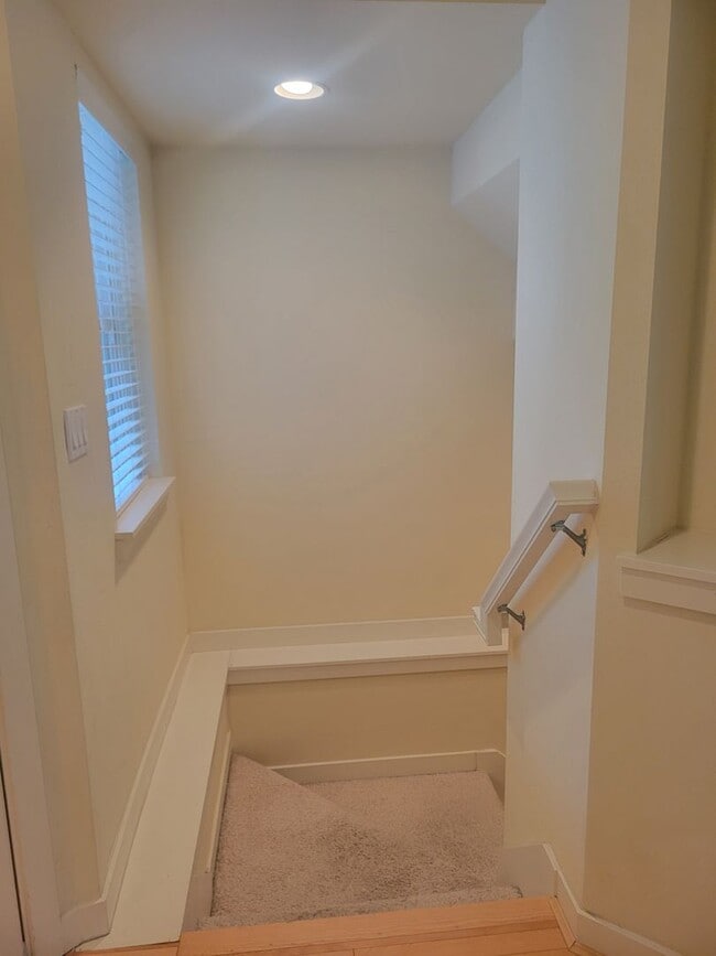 Building Photo - Highly Desirable Community, Beautiful View...
