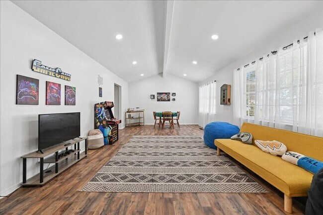 Building Photo - 5752 S 80th E Ave