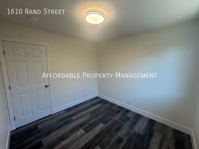 Building Photo - 1610 Rand St