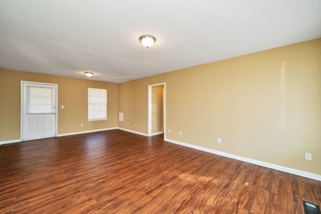 Building Photo - Spacious 4-Bedroom Home in Pleasant Grove – Don’t Miss Out!