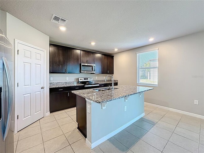 Building Photo - 5251 Meredrew Ln