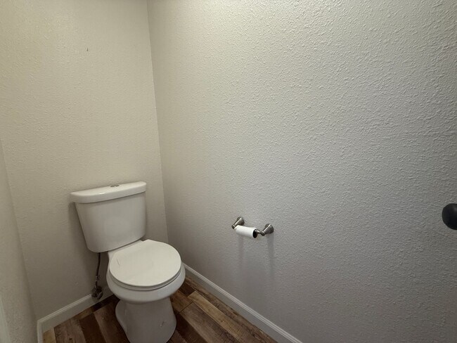 Building Photo - Must See!! Gorgeous 2 Bedroom, 2 Bathroom ...