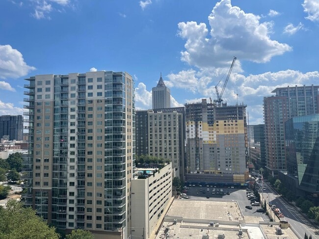 Building Photo - Gorgeous Condo @ Midtown Plaza 1B/1B In Am...