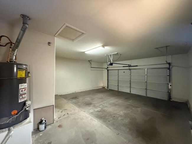 Building Photo - 432 W Carob Dr