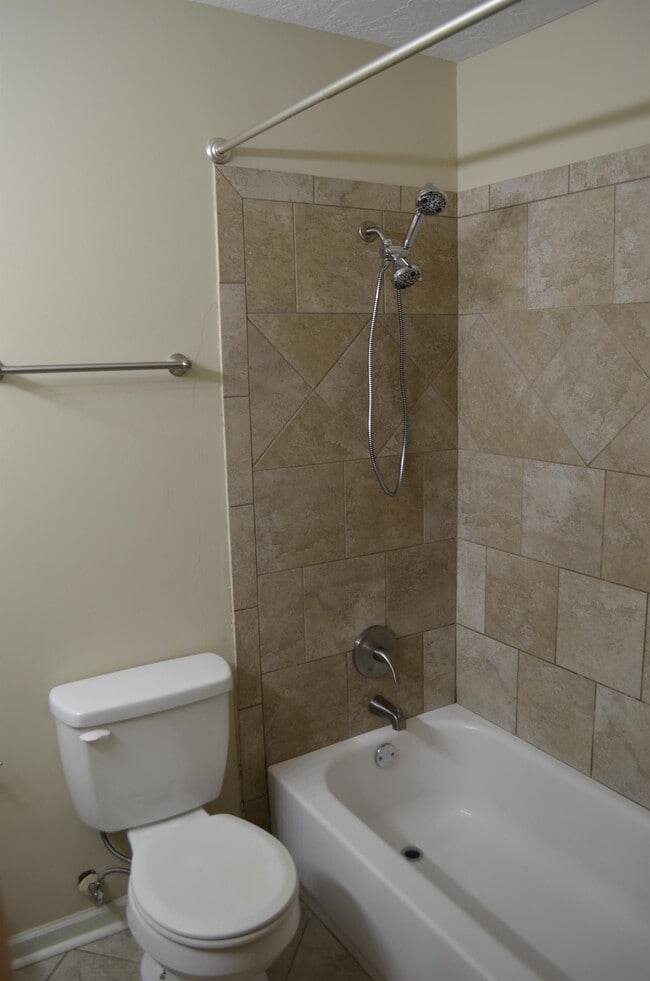 Building Photo - 221 Merrymont Dr