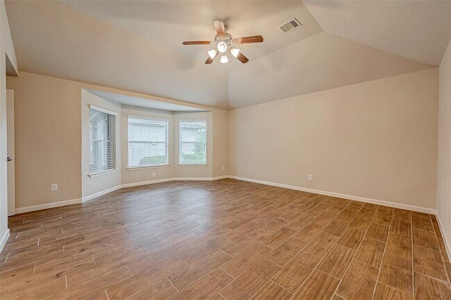 Building Photo - 722 Silver Creek Cir