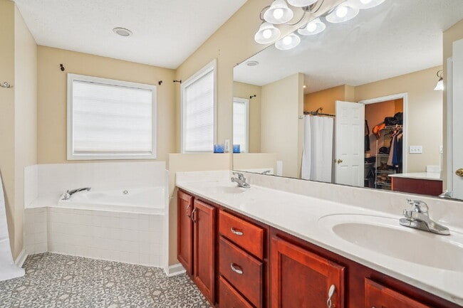 Building Photo - 754 McClain Dr