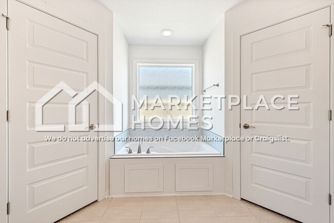 Building Photo - 561 N Goose Xing