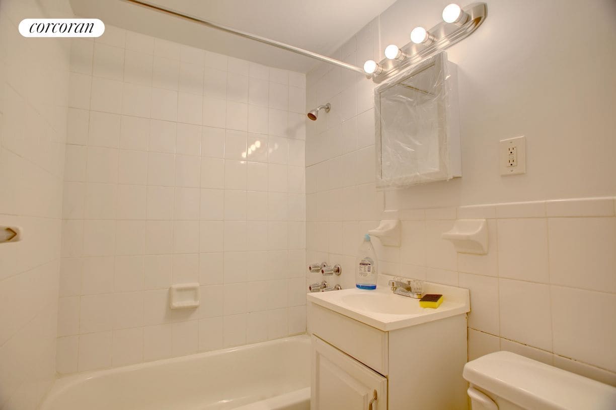 Building Photo - 159 W 73rd St