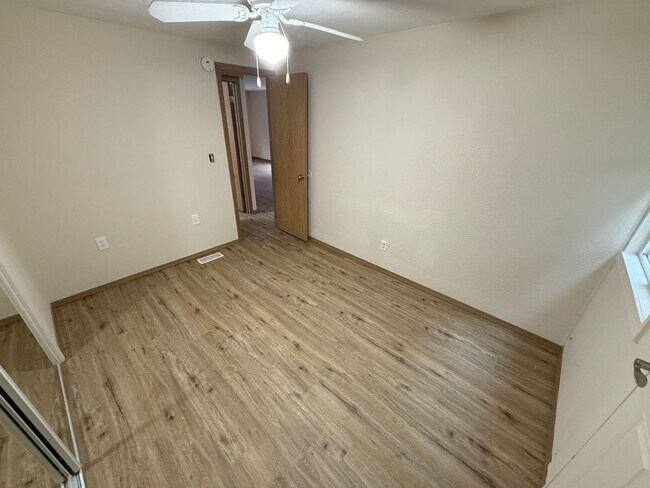 Building Photo - Private remodeled 2 bed home with huge fenced yard in Puyallup for rent now!