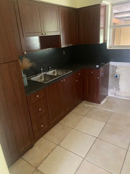 Building Photo - 530 NE 138th St