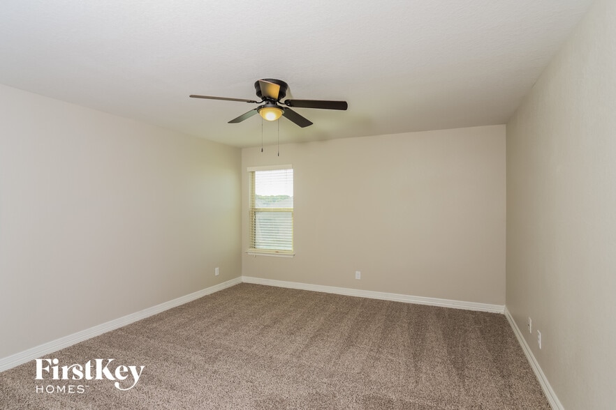 Building Photo - 3120 Half Moon Dr