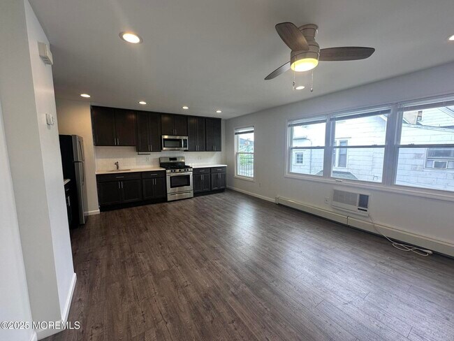 Building Photo - 407 3rd Ave