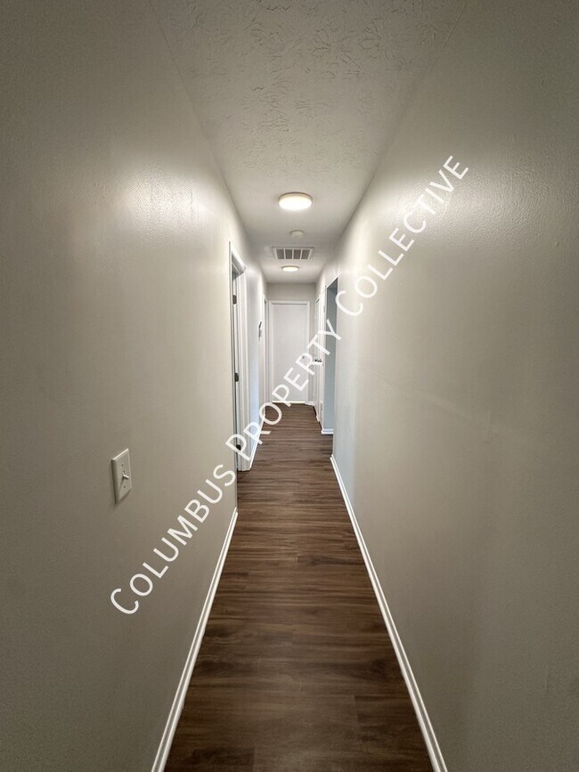 Building Photo - 906 S Spring Rd