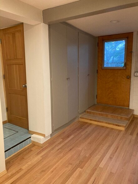 Building Photo - 2160 Stanley Hills Dr