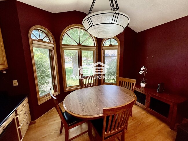 Building Photo - 10445 Fawns Way