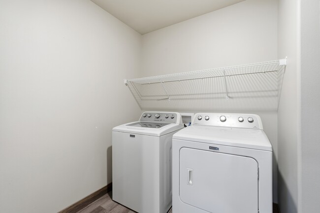 Building Photo - 720 Creekside Dr