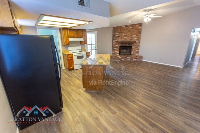 Building Photo - 3749 E Hopi Ave