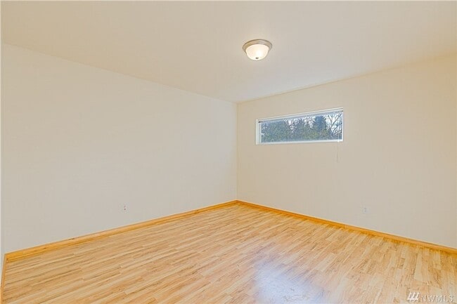 Building Photo - Charming 3-Story townhome located near Hig...