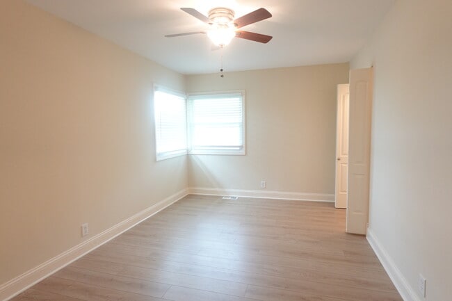 Building Photo - 3743 Country Club Ave