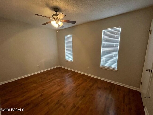 Building Photo - 102 Gena Marie Dr