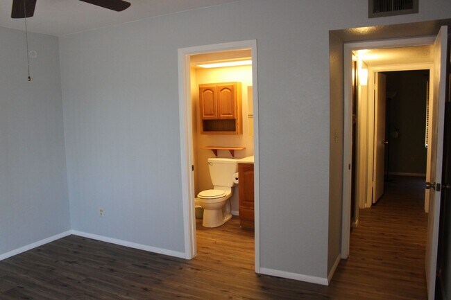 Building Photo - Central Mesa - No HOA with 3 bedrooms