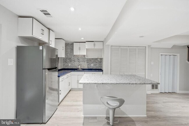 Building Photo - 8562 Tyrolean Way