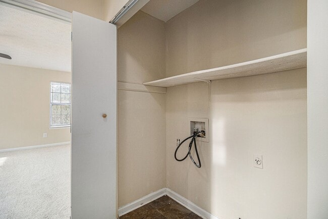 Building Photo - 4 Bedroom 2 Bath House