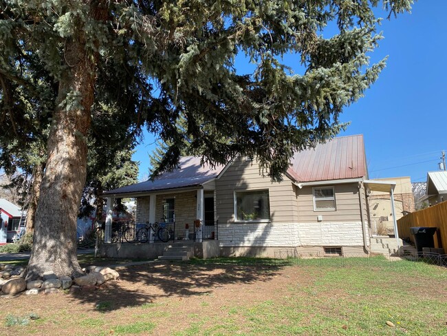 Building Photo - Quiet Corner Lot House with Large Backyard