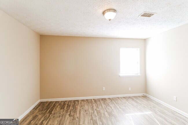 Building Photo - 5531 Mallard Trail