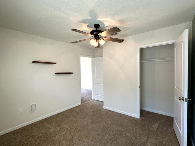 Building Photo - 1046 Limpkin St
