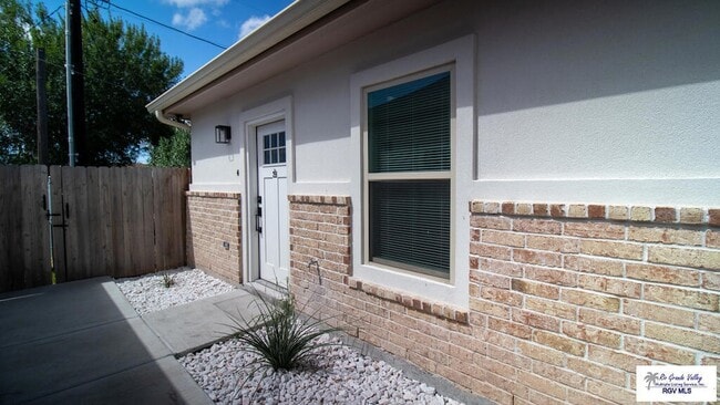 Building Photo - 312 E Magnolia Ave