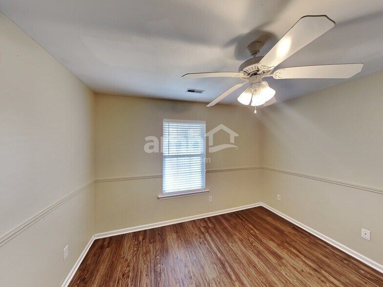 Building Photo - 1005 Matheus Dr