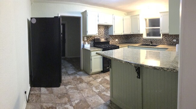 Kitchen_2 (panoramic) - 1818 Alston Avenue