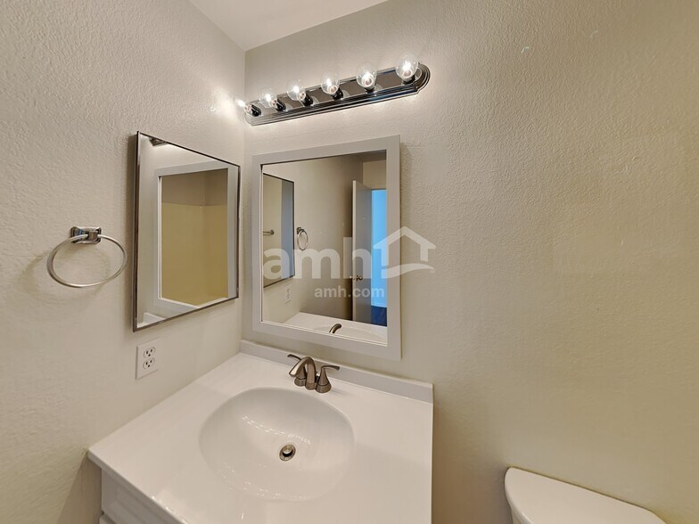 Building Photo - 1133 S 111th Cir