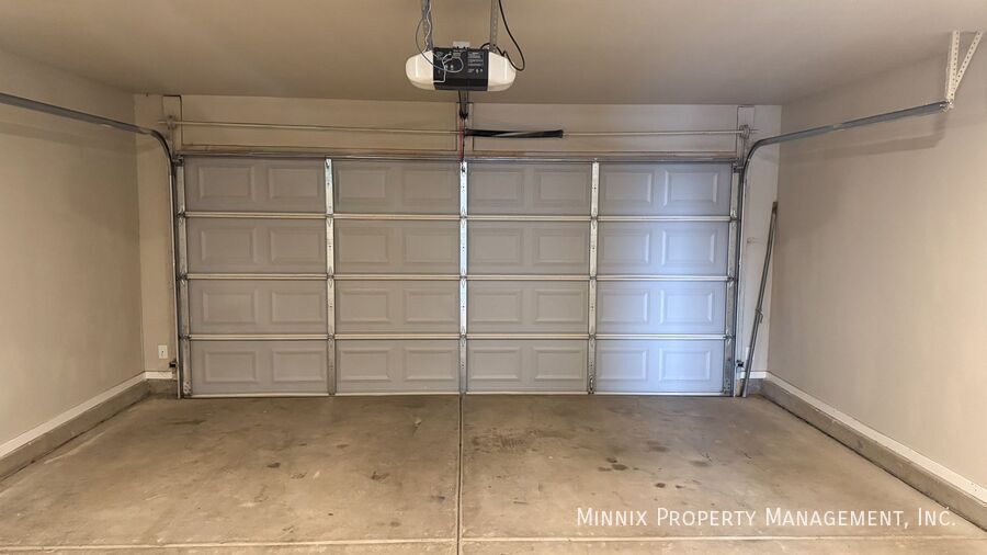 Building Photo - 2010 Kenwood Ave