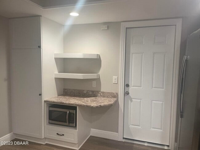 Building Photo - 261 Manhattan Way