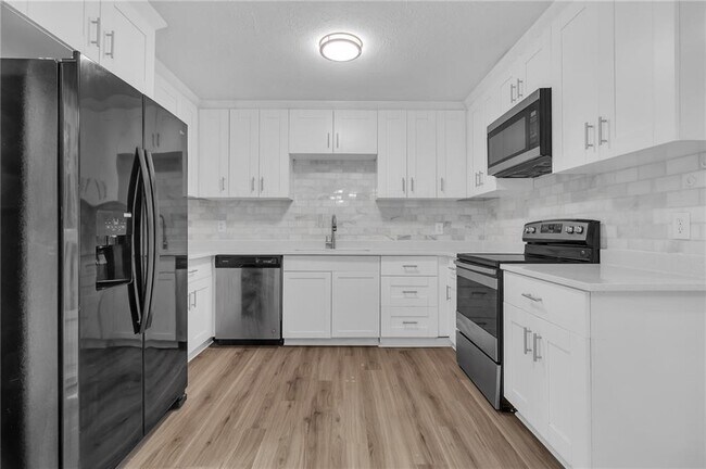 Building Photo - 2496 Shiloh Dr