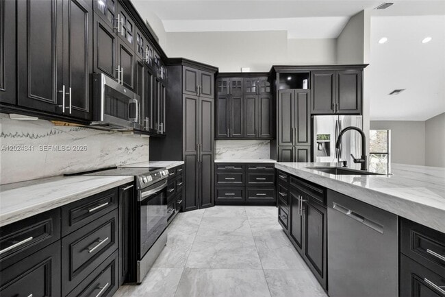 Building Photo - 9654 Sun Pointe Dr
