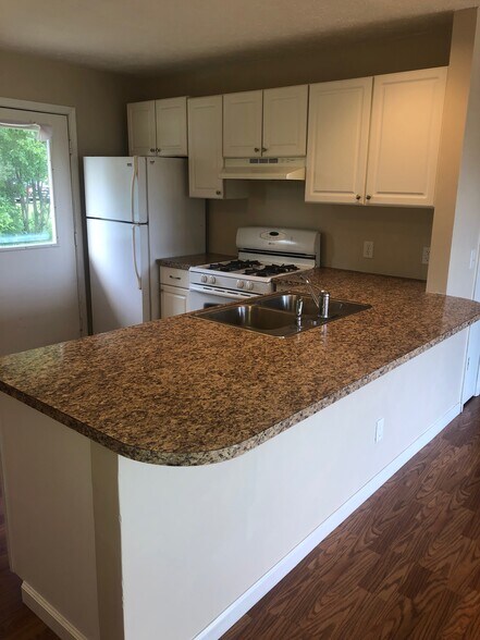 Kitchen - 1510 Dot Street