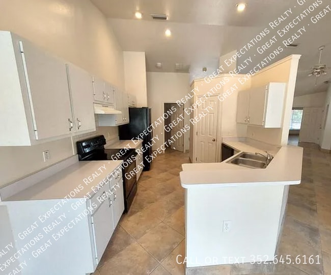 Building Photo - 8147 SE 135th St