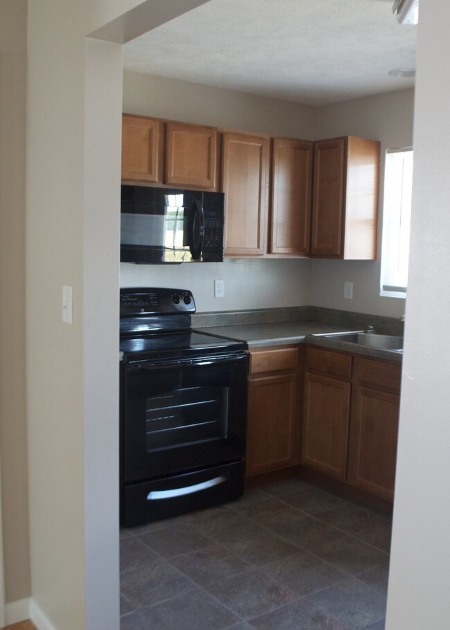 Kitchen - 320 N Ferne Clyffe Rd