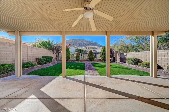 Building Photo - 121 Standing Stone St