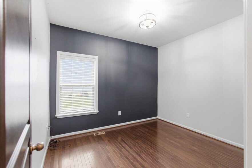 Building Photo - 7585 Holly Ridge Dr