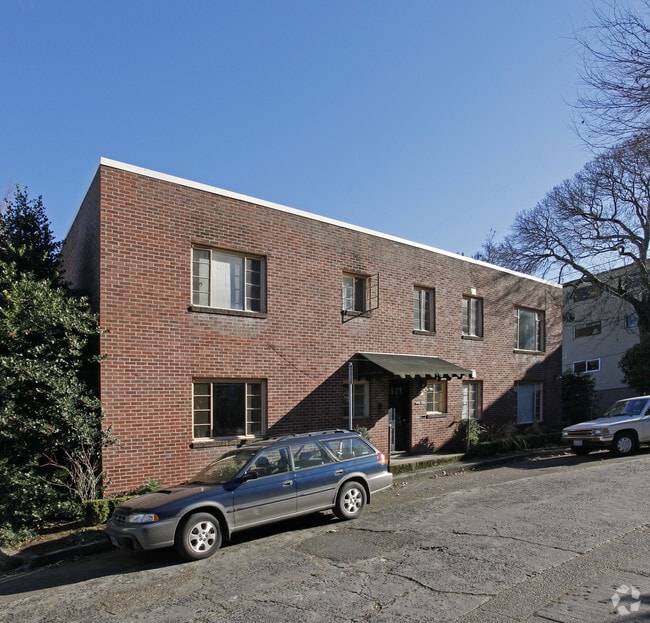 Primary Photo - 2371 SW Cedar St